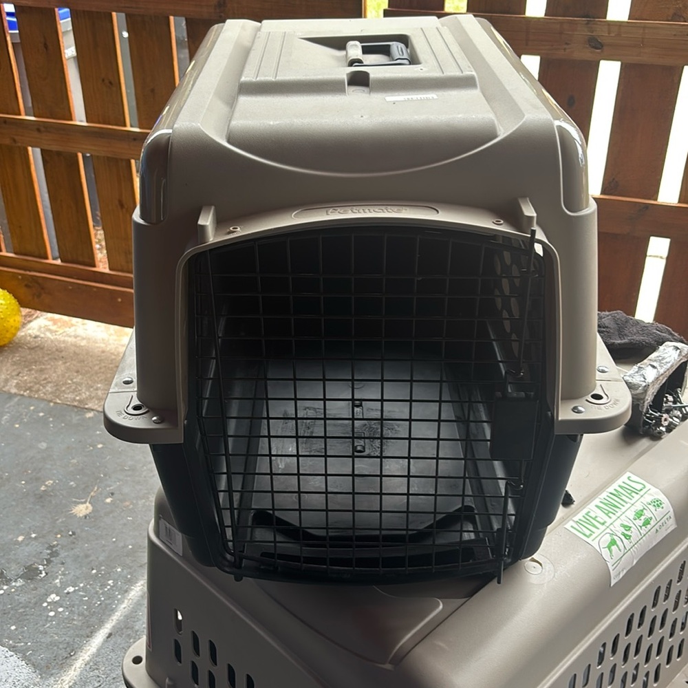 semi-new  crates for dogs small details not visible, only used once